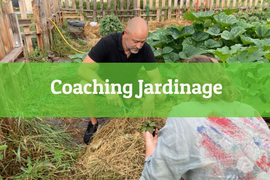 Christophe Gaudry en train de conseiller dans le cadre d'une Formation jardinage Coaching permaculture
